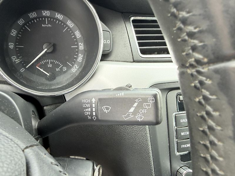 Škoda Superb 2.0 TDi 103kw  - fotka 18 z 29
