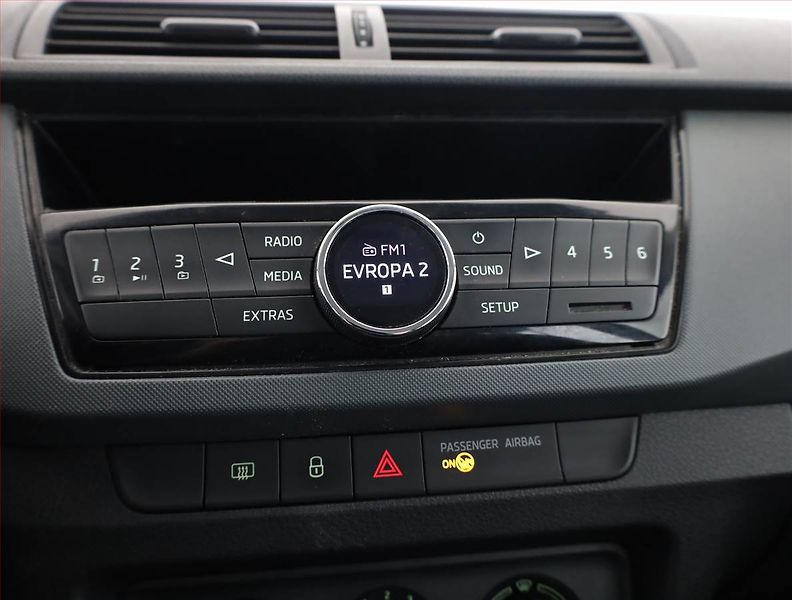 Škoda Fabia (2018) 1.0 TSI, Serv.kniha - fotka 10 z 15