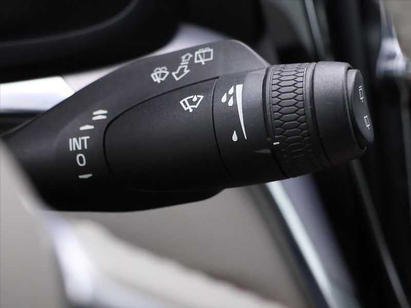 Volvo V60 2,0 D3 110kW Drive-E Momentum - fotka 18 z 30