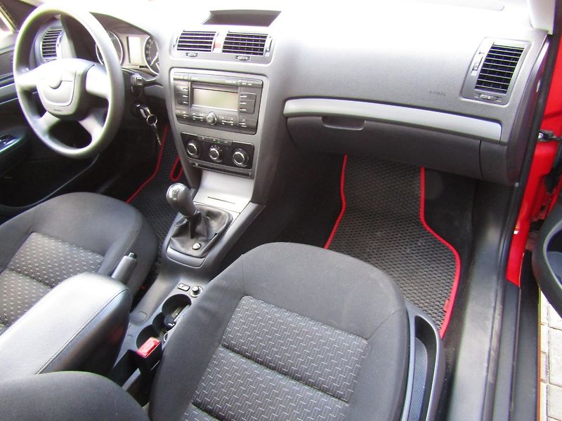 Škoda Octavia (2011) 1.6 MPI 75kW 1.MAJITEL - fotka 14 z 44