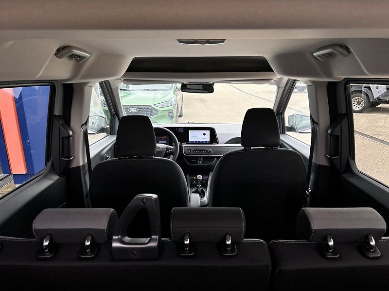 Ford Tourneo Courier (2026) Titanium, Tourneo, 1.0 EcoBoos - fotka 27 z 31