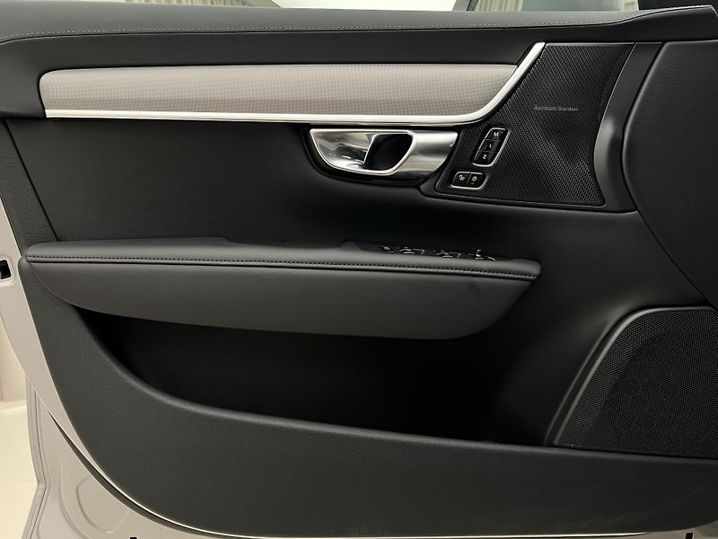 Volvo V90 T6 AWD RECHARGE BRIGHT PLUS  - fotka 7 z 46
