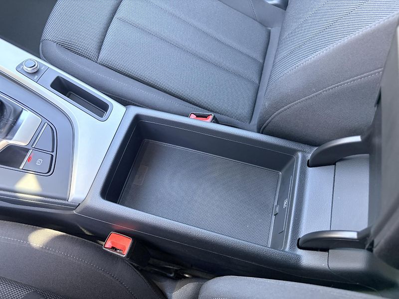 Audi A4 Avant 2.0TDI DSG QUATTRO LED - fotka 28 z 56