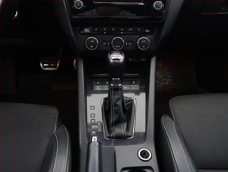 Škoda Octavia (2014) RS 2.0 TDI, Automat, Navi - fotka 13 z 24