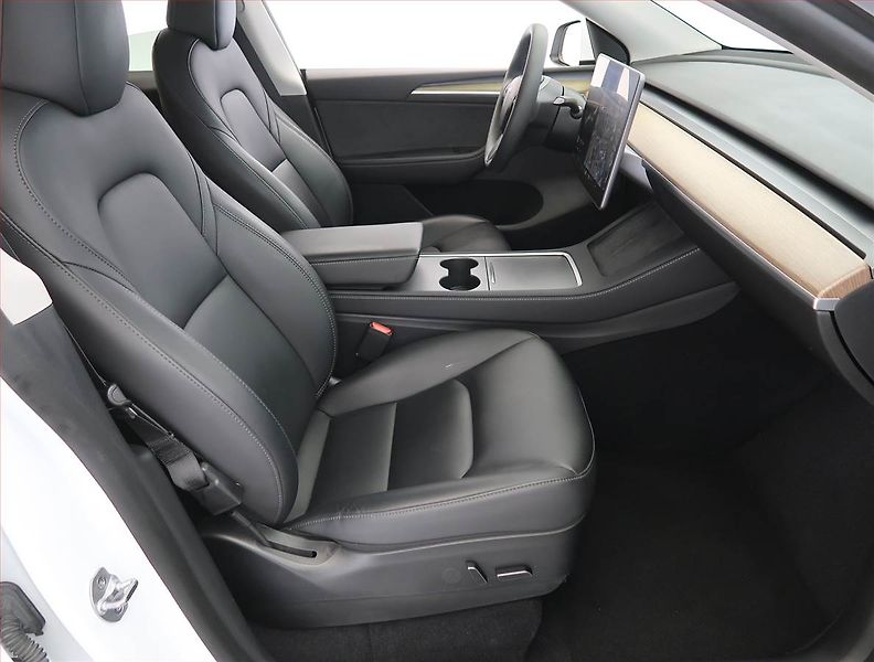 Tesla Model Y (2023) RWD LFP 60kWh, SoH 94% - fotka 9 z 33