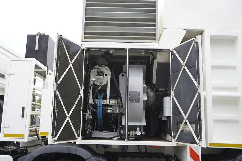 MAN TGA (2008) 35.440 8×4 / vacuum excavator - fotka 14 z 24