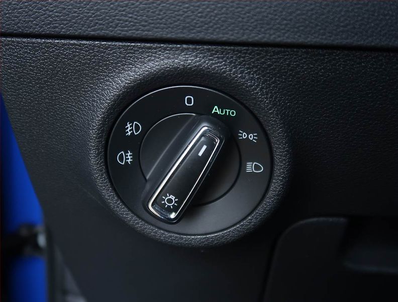 Škoda Karoq (2019) 2.0 TDI, 4X4, Tempomat - fotka 16 z 22