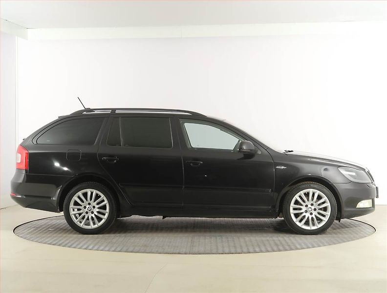 Škoda Octavia (2010) Laurin&Klement 2.0 TDI - fotka 6 z 25