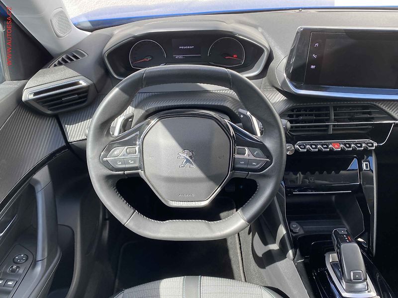 Peugeot 2008 (2021) 1.2 PT, Allure, AT, LED - fotka 11 z 18