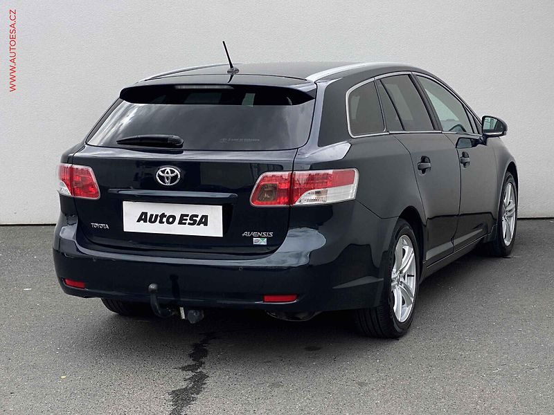 Toyota Avensis (2010) 1.8i, AC, TZ, navi - fotka 4 z 17