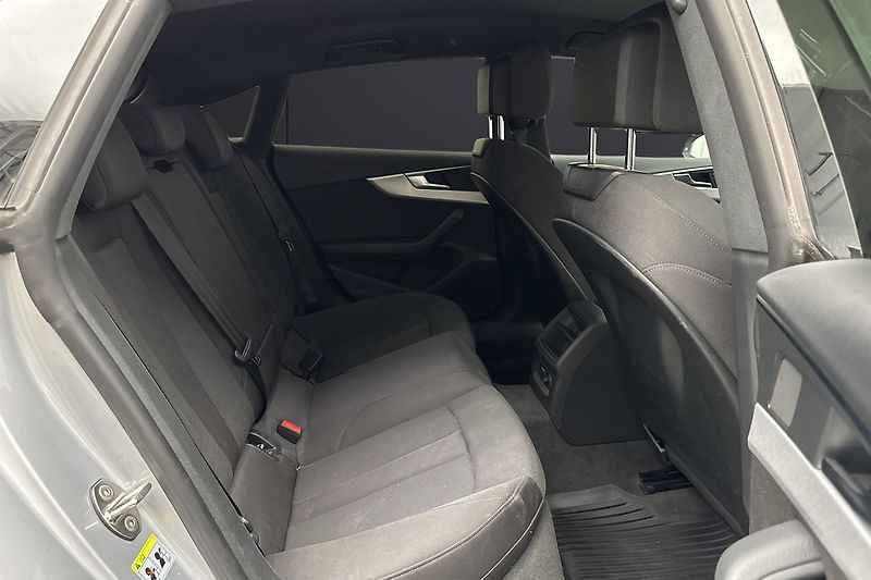 Audi A5 45TFSI quattro NezT Kam Matrix - fotka 16 z 19