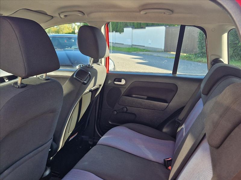 Ford Fusion 1,4 i SENZORY AUTAC PO SERVISU - fotka 15 z 35