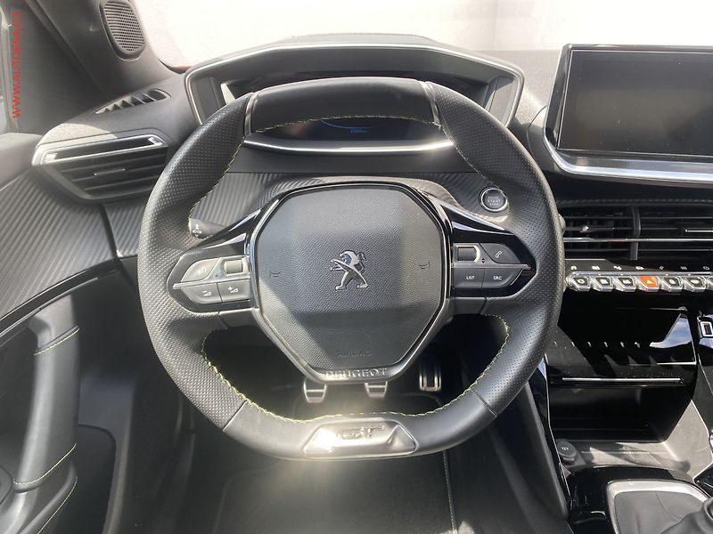 Peugeot 2008 (2021) 1.2 PT, GT, navi, kamera - fotka 11 z 18
