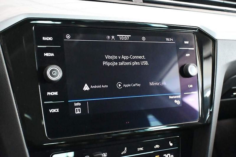Volkswagen Passat (2023) 2.0 LED DSG ACC Kamera Tažné M - fotka 19 z 32