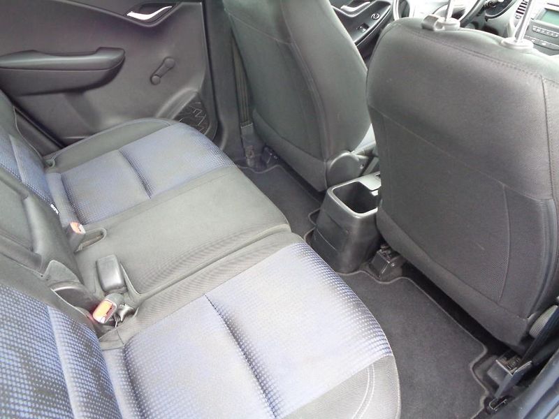 Hyundai ix20 1.4 CVVT M5F 66 kW - fotka 17 z 22