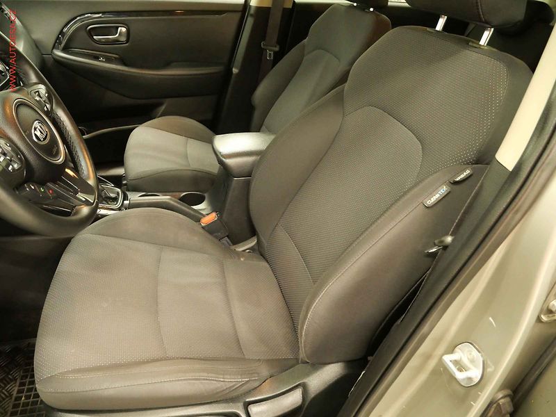 Kia Carens (2015) 1.7CRDI, ČR, AC, výhřev sed. - fotka 9 z 21