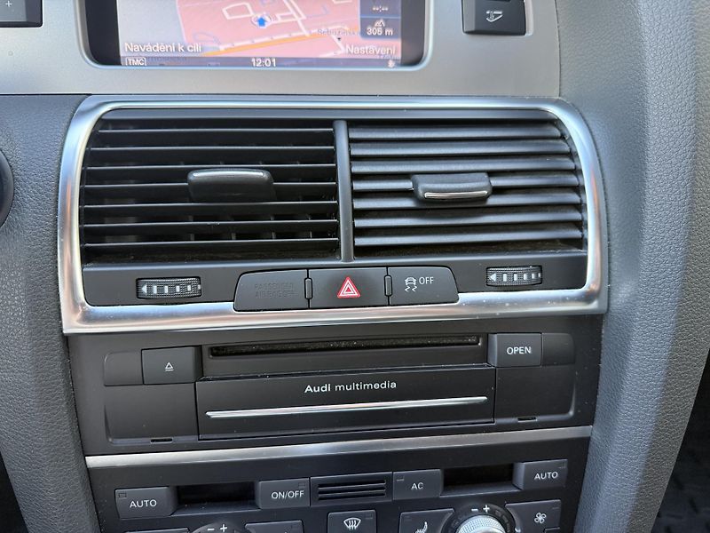 Audi Q7 3.0 180kw - fotka 16 z 37