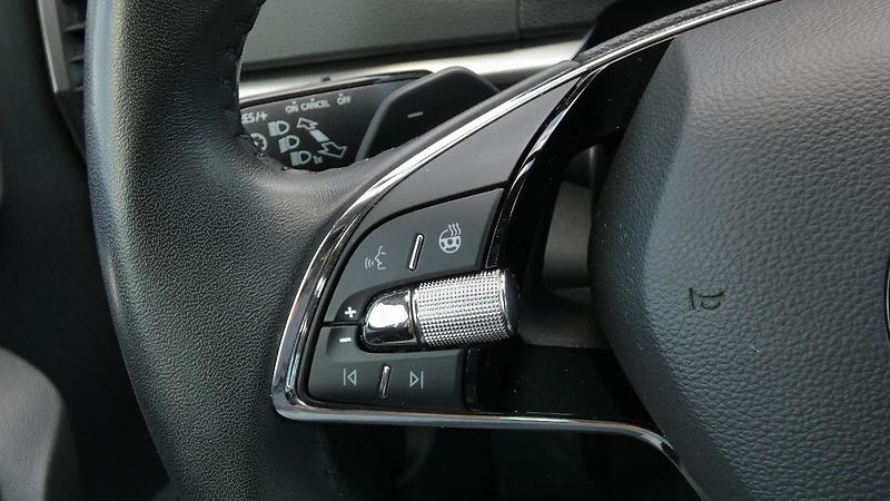 Škoda Karoq 1,5 TSI DSG Ambition - fotka 11 z 24