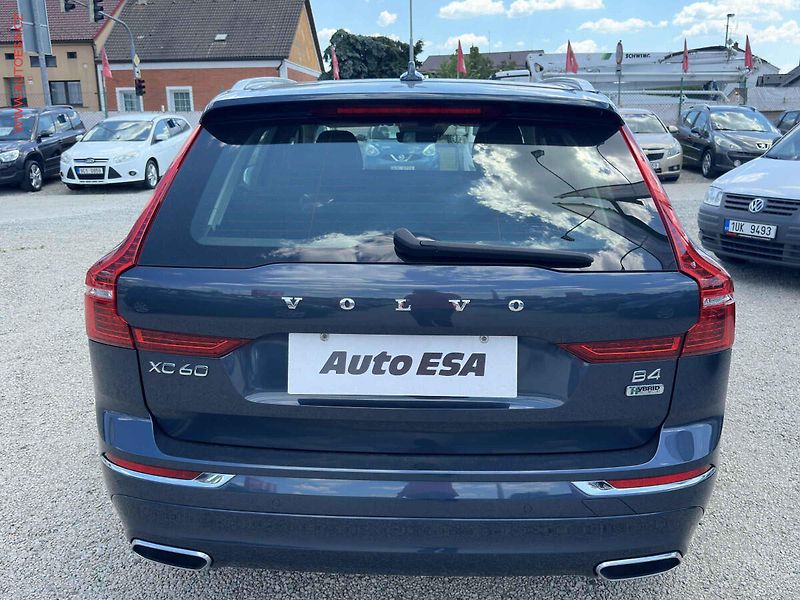 Volvo XC60 (2021) 2.0 D, AT, LED, kamera - fotka 5 z 19
