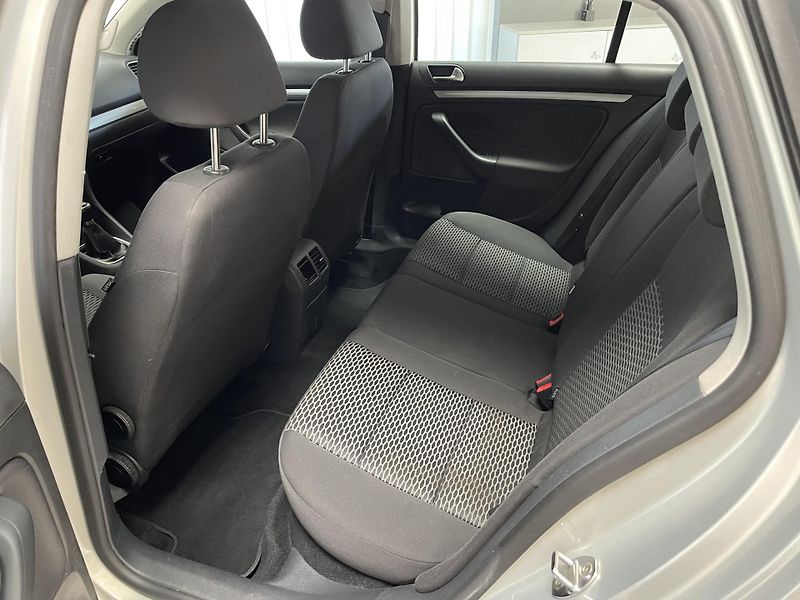 Volkswagen Golf TSi ČR 1.MAJ. 6M TZ DIGIAC   - fotka 17 z 23