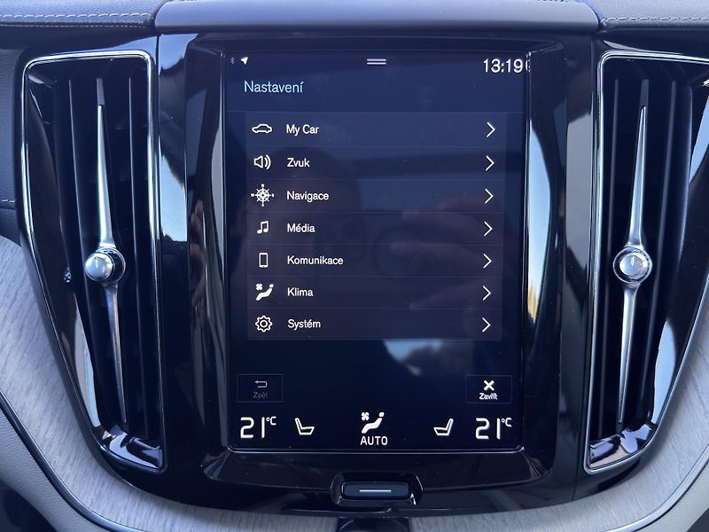 Volvo XC60 FWD B5/vzduch/4*klima/PANO/  - fotka 38 z 43