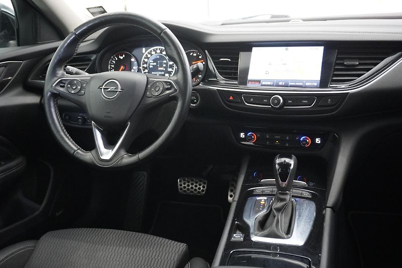 Opel Insignia 2,0T 154kW SPORTS TOURER 4X4 - fotka 24 z 32