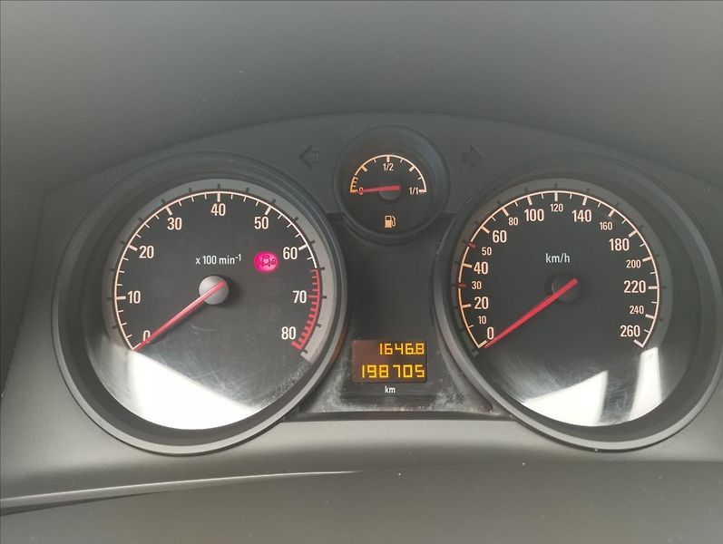 Opel Astra 1,4 66KW - fotka 11 z 13