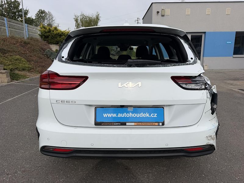 Kia Ceed Kombi 1,5i 103kW  - fotka 7 z 21