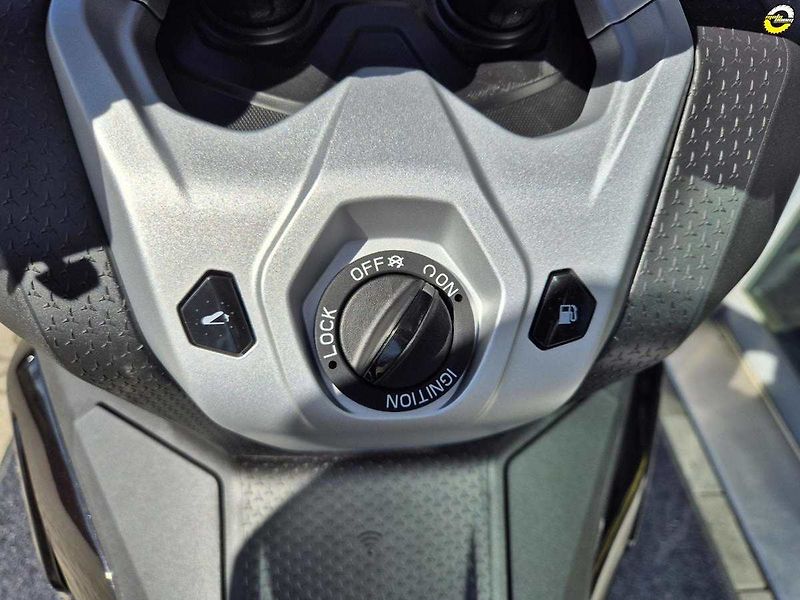 Aprilia (2026) SR GT 400 - fotka 23 z 38