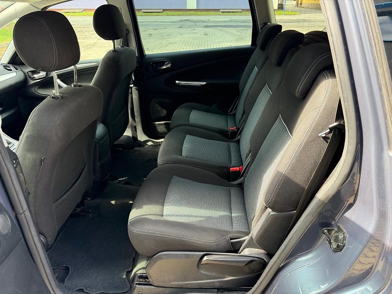 Ford S-MAX 2,0 TDCi 7- místný/ pneu / - fotka 13 z 25