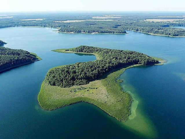 Hlavní využití jezera je turistika a rekreace. V pobřežních obcích a městech se nacházejí četná rekreační střediska.
