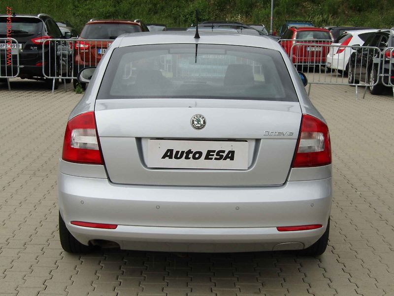 Škoda Octavia (2011) 1.2 TSi, ČR, AC, park.asist - fotka 5 z 16