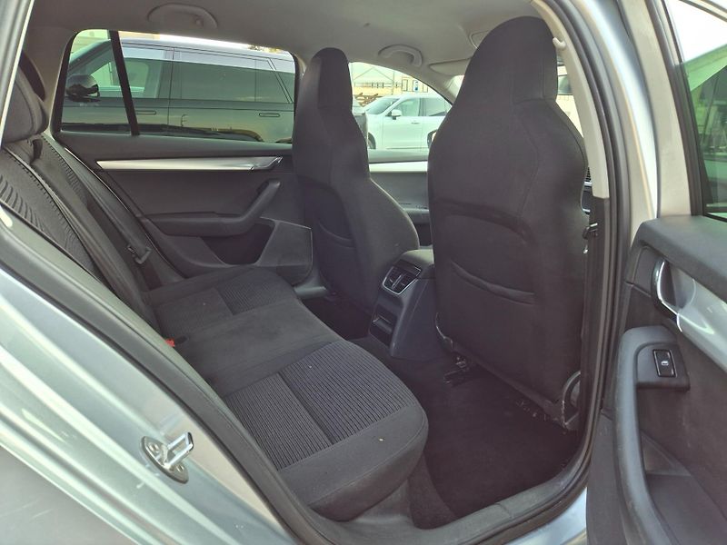Škoda Octavia (2014) DSG - STYLE PLUS 2.0TDi /110kW - fotka 14 z 18