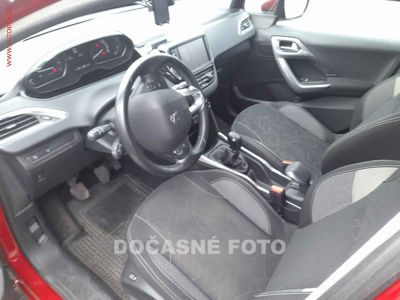 Peugeot 2008 (2018) 1.2PT - fotka 3 z 3