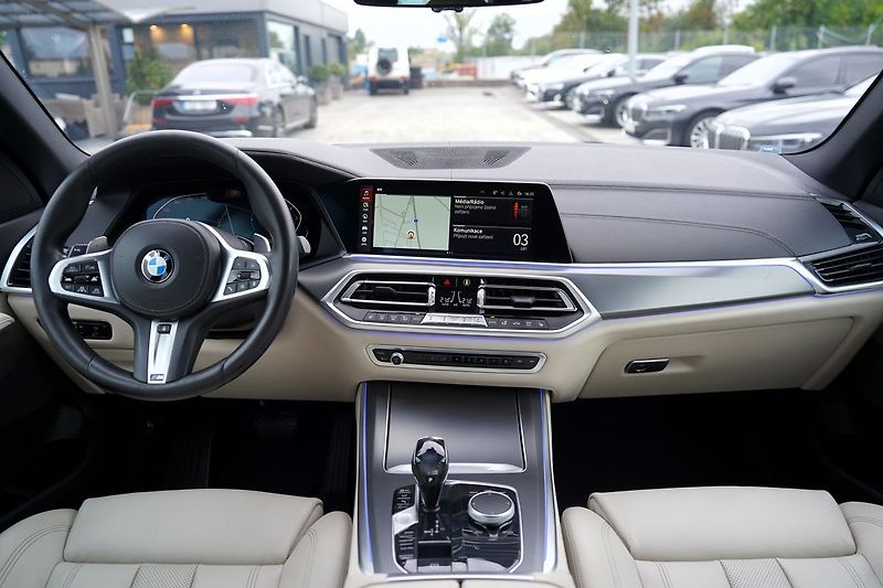 BMW X5 40i xDrive/340 PS/tažné/panora - fotka 29 z 47