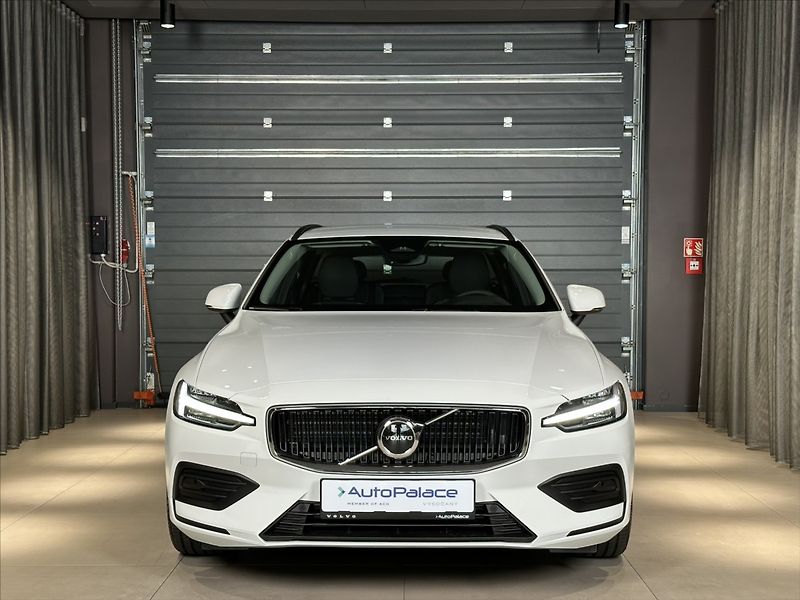 Volvo V60 (2026) 2,0 B4  Core - fotka 6 z 38