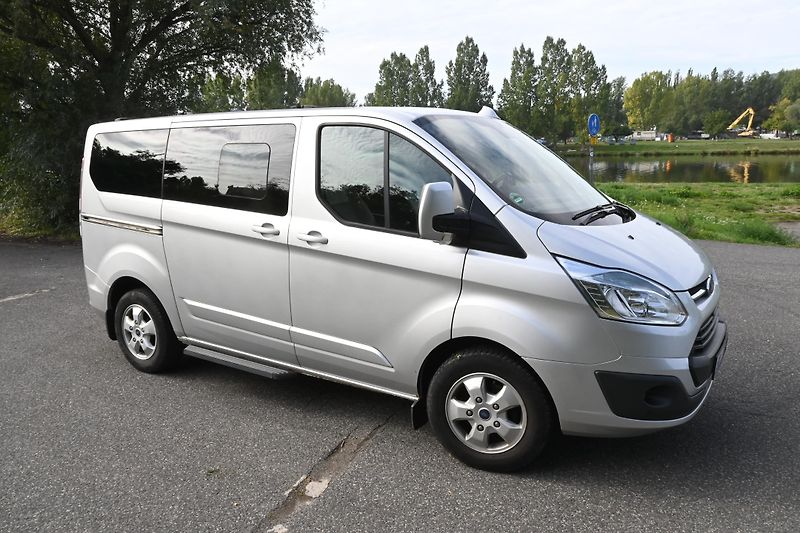Ford Tourneo Custom (2015) - fotka 6 z 20