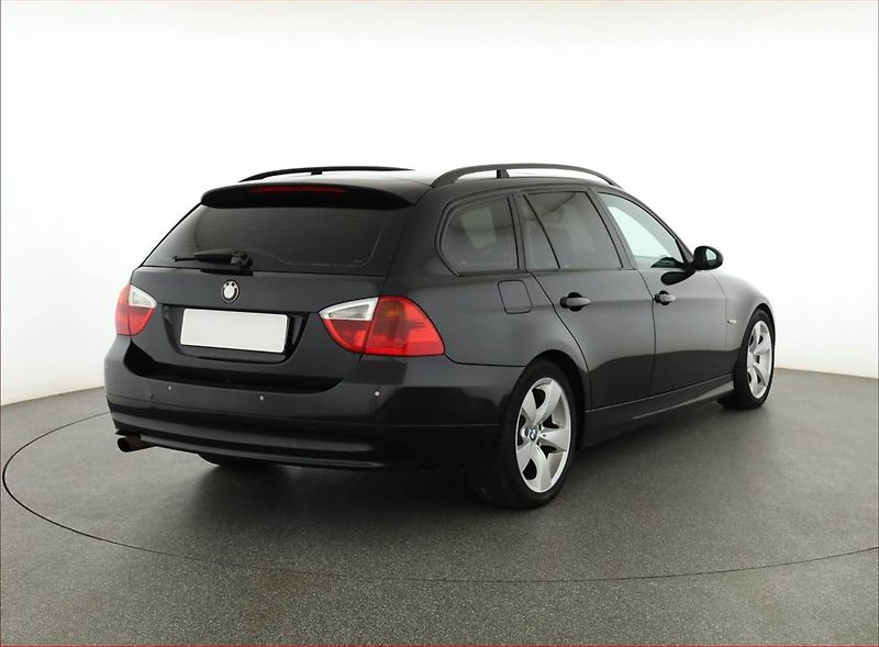 BMW Řada 3 (2007) Individual 320 d, po STK - fotka 5 z 18
