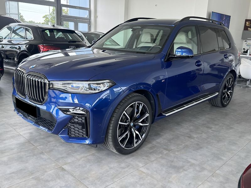 BMW X7 (2022) xDrive 40d M Sports - fotka 3 z 42