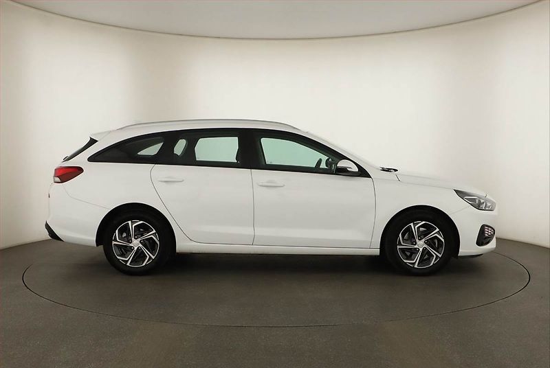 Hyundai i30 (2023) Family Comfort 1.0 T-GDI, ČR - fotka 6 z 13