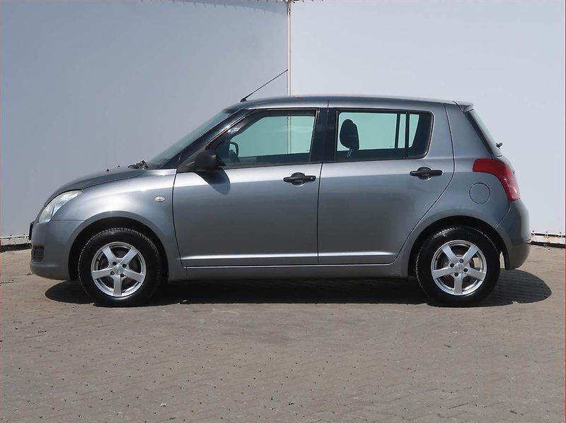 Suzuki Swift (2010) 1.3 - fotka 3 z 15