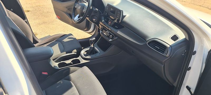 Hyundai i30 1.6 CRDI 85 kW Koupeno v ČR - fotka 16 z 18