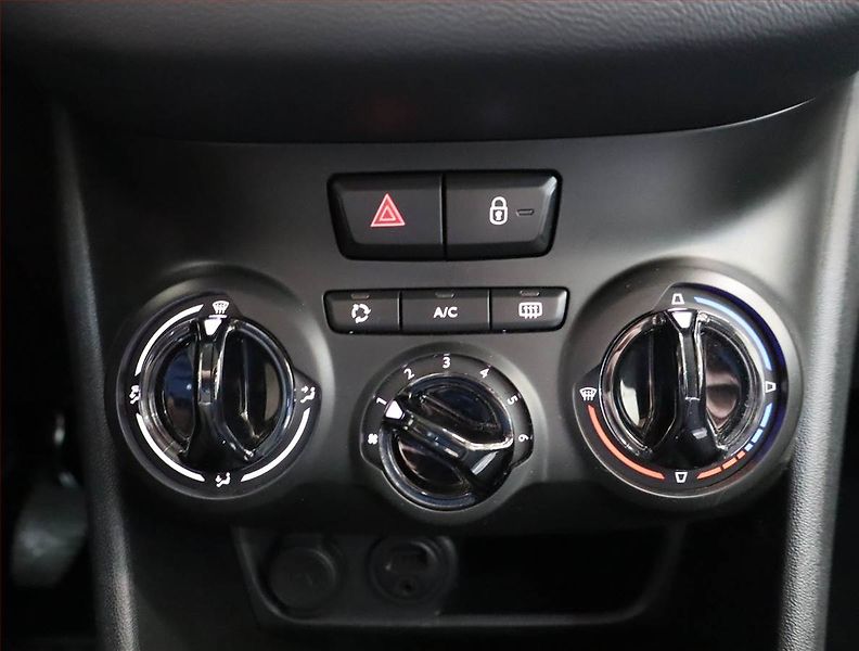 Peugeot 208 (2018) 1.2 PureTech, ČR,1.maj - fotka 13 z 17
