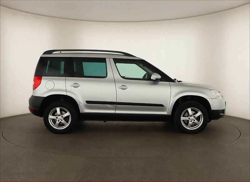 Škoda Yeti (2011) 1.8 TSI, 4X4, Tempomat - fotka 6 z 13