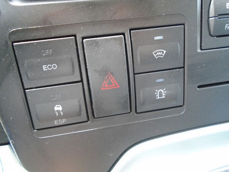Ford Transit (2013) 2.2 TDCi Valník DC 6 míst - fotka 26 z 30