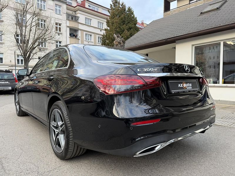 Mercedes-Benz Třídy E (2020) 300E 4MATIC PLUG-IN HYBRID - fotka 10 z 40