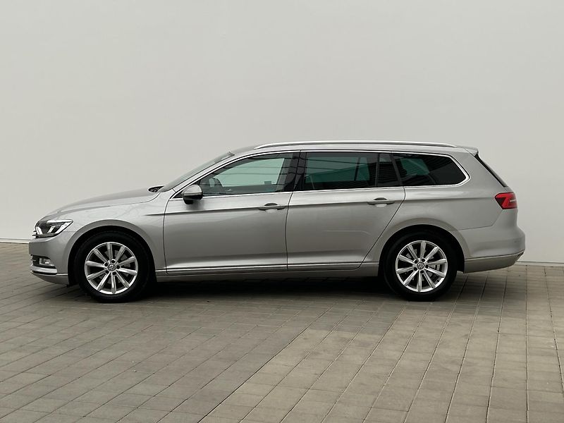 Volkswagen Passat Variant 2,0 TDI Highline - fotka 3 z 27