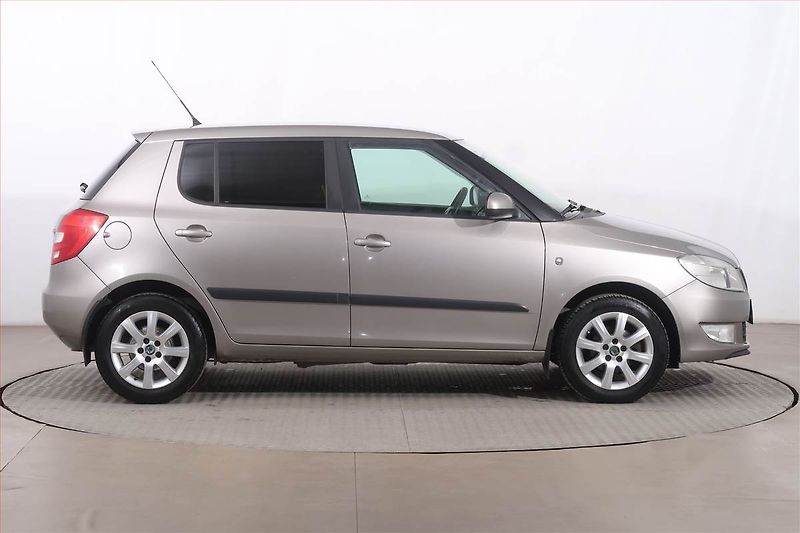 Škoda Fabia (2011) 1.2 TSI, Serv.kniha - fotka 6 z 16