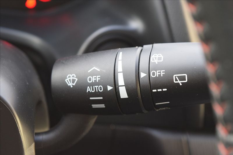 Mazda 3 2,0 SKYACTIV-G 88KW ALU NAVI - fotka 31 z 43