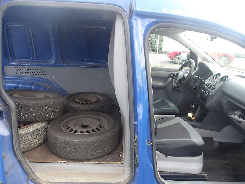 Volkswagen Caddy 1,4i ČR 1.MAJITEL !!! - fotka 19 z 37